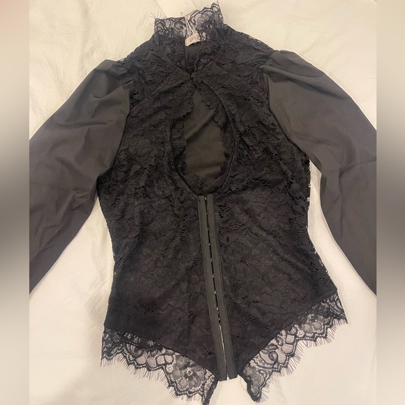 Ursime lace corset style blouse - Picture 2 of 12